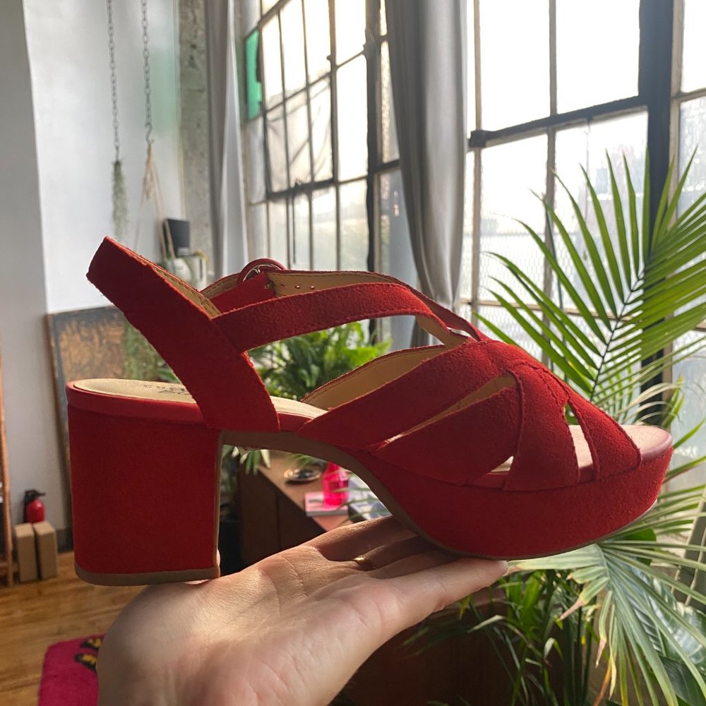 Chelsea Crew - Quinn - Red Suede - Size 8/39